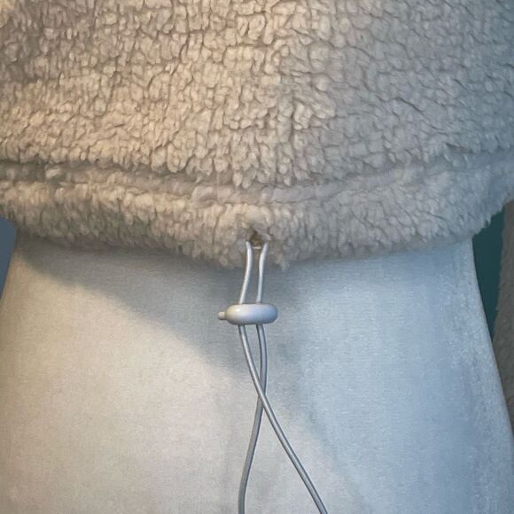 PrettyLittleThings Borg Teddy Fleece Sweatshirt Cream Long Sleeve Cropped S - Picture 6 of 9